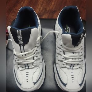 Sketchers mens 8.5 wide memory foam sneakers